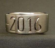 Single line date only titanium wedding ring