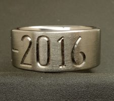 Single line date only titanium wedding ring