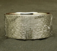 A ring depicting a dog and duck
