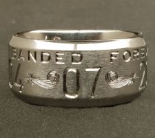 Beveled edge 2 line duck band with double mallard feather dash and a wood duck bust on the back side