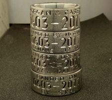 Beveled edge single line date only men’s titanium wedding ring