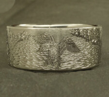 Ring depicting a duck and a tractor in a field