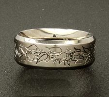 Winged lion ring with laurel leaves