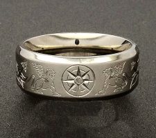 Winged lion ring with laurel leaves