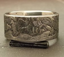 Relief engraved duck on duck band